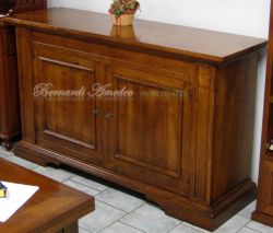 Credenza realizzata in legno massello di noce con 2 ante senza intarsi